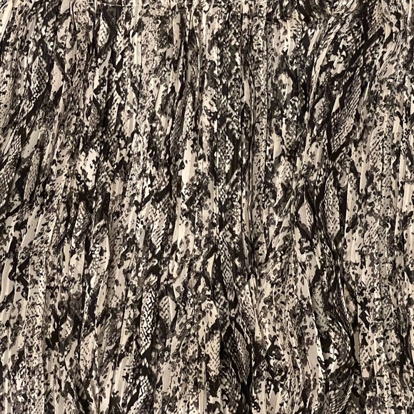 Do+ Be Mini Skirt Size Small - Picture 3 of 6